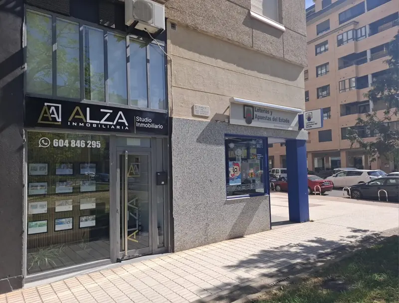 Escaparate de Alza Inmobiliaria en Zamora