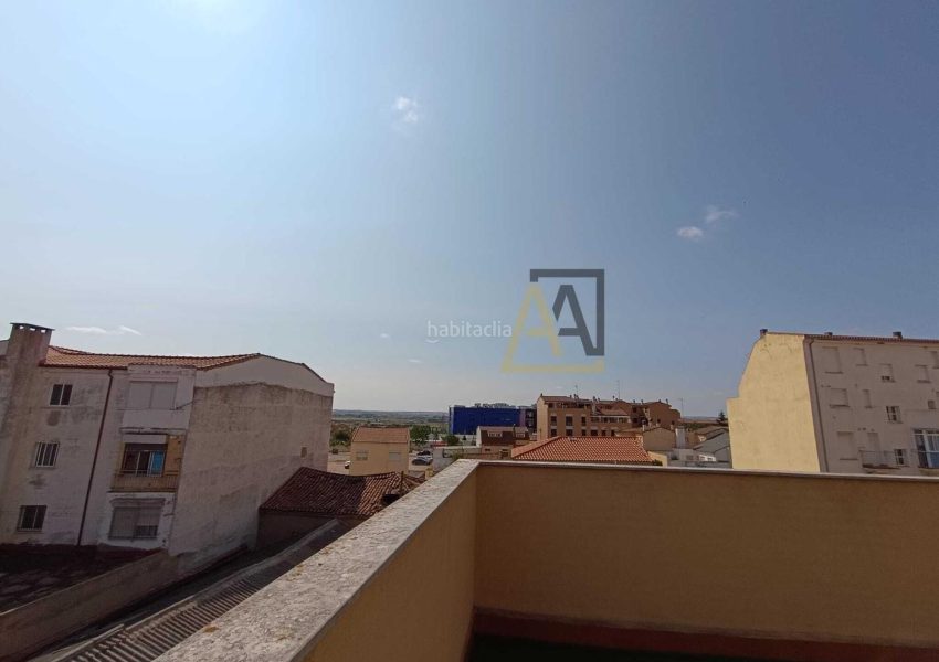 atico-duplex-con-4-habiatciones-terraza-de-42m2-y-garaje-en-ped-zamora_45a2ebec-459d-4ead-8e17-6ed98f6f46e3XL